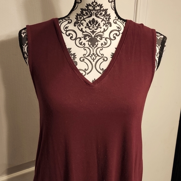 APT.9 V-Neck Droptail Tank - Picture 3 of 5